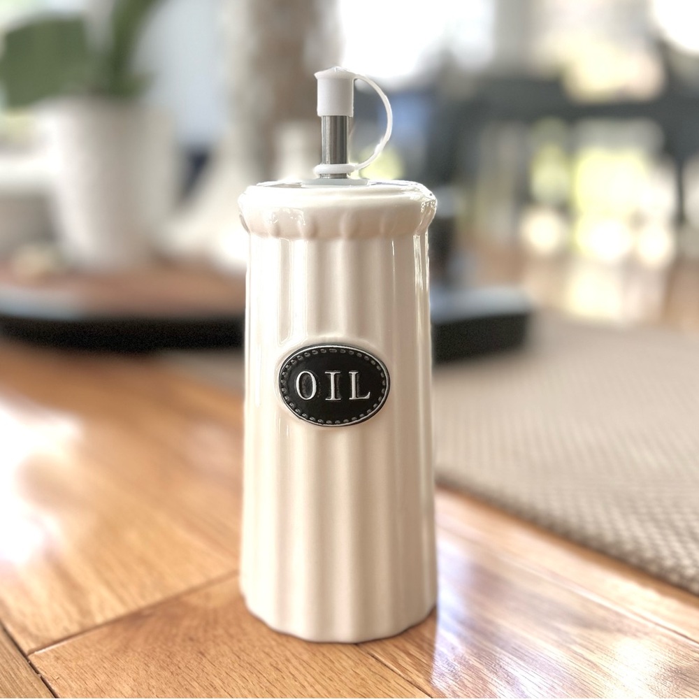 BRAND NEW Oil Bottle dispenser
